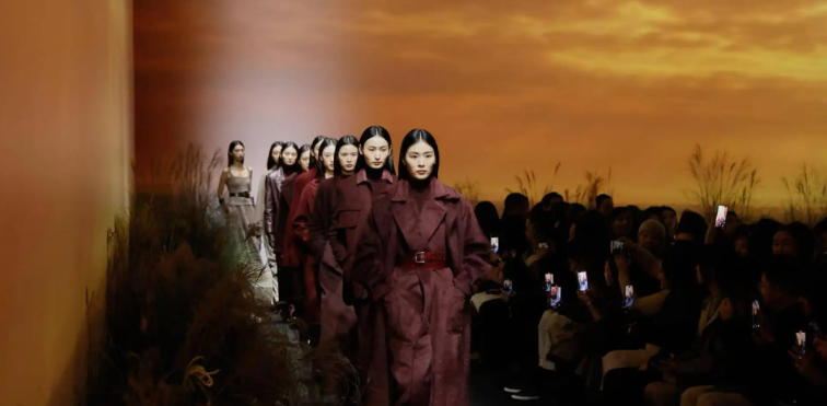 Max Mara 2025 秋冬大秀“桀骜女主角”续写女性力量非凡篇章